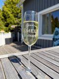 Personligt graverat champagneglas – en minnesvärd studentpresent