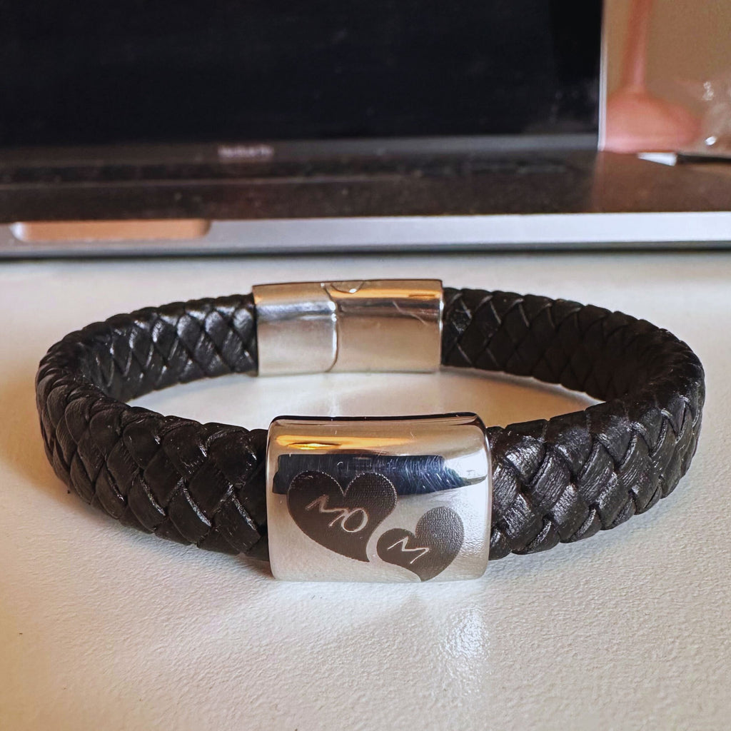 ’Mom’ hjärtarmband i läder – 12 mm svart läder för mamma