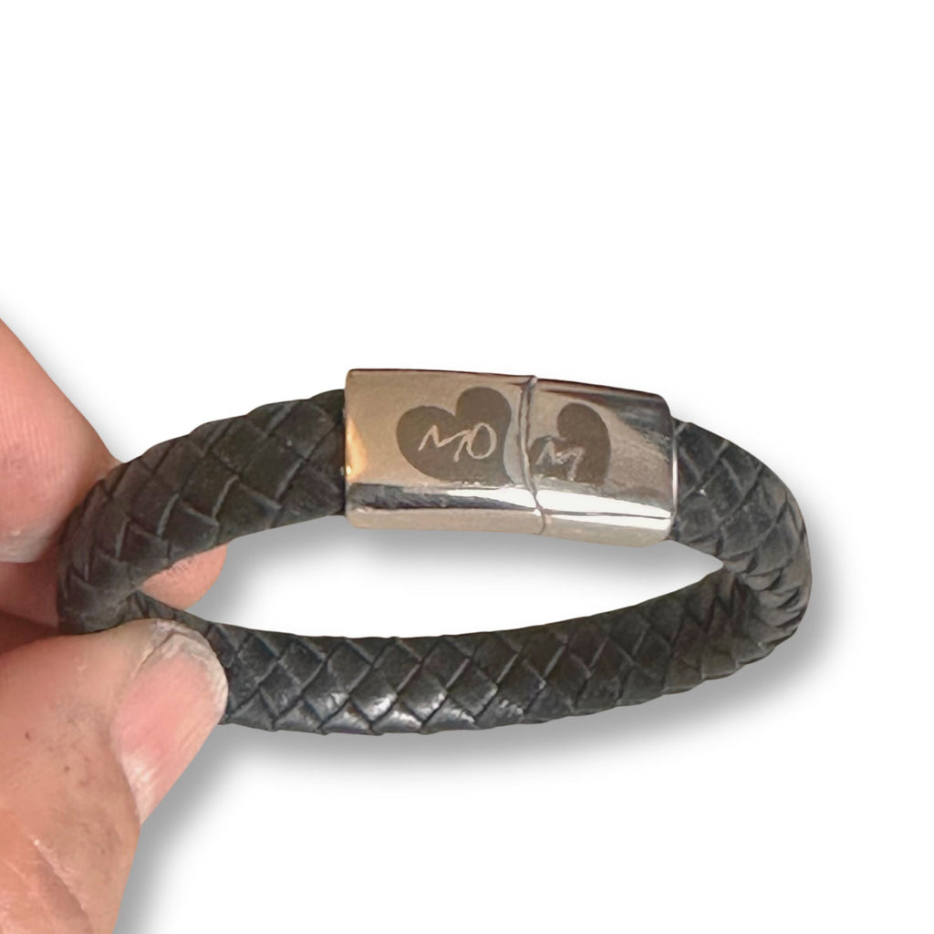 Elegant armband ’Mom’ i läder och rostfritt stål – 10 mm