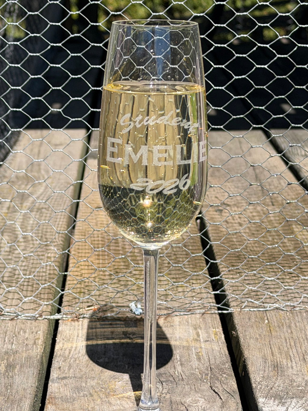 Personligt graverat champagneglas – en minnesvärd studentpresent