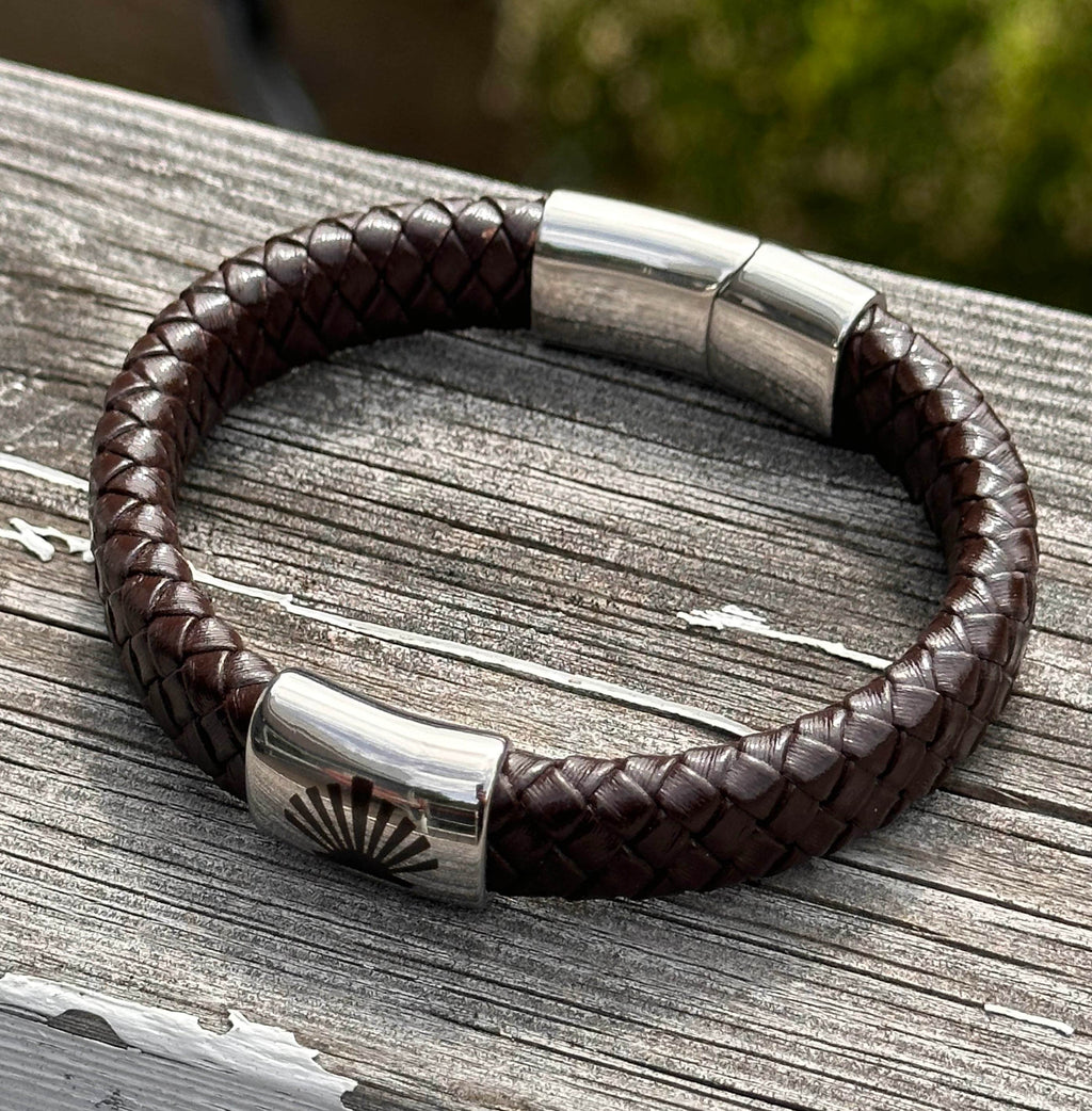 Camino de Santiago läderarmband – pilgrimssnäcka