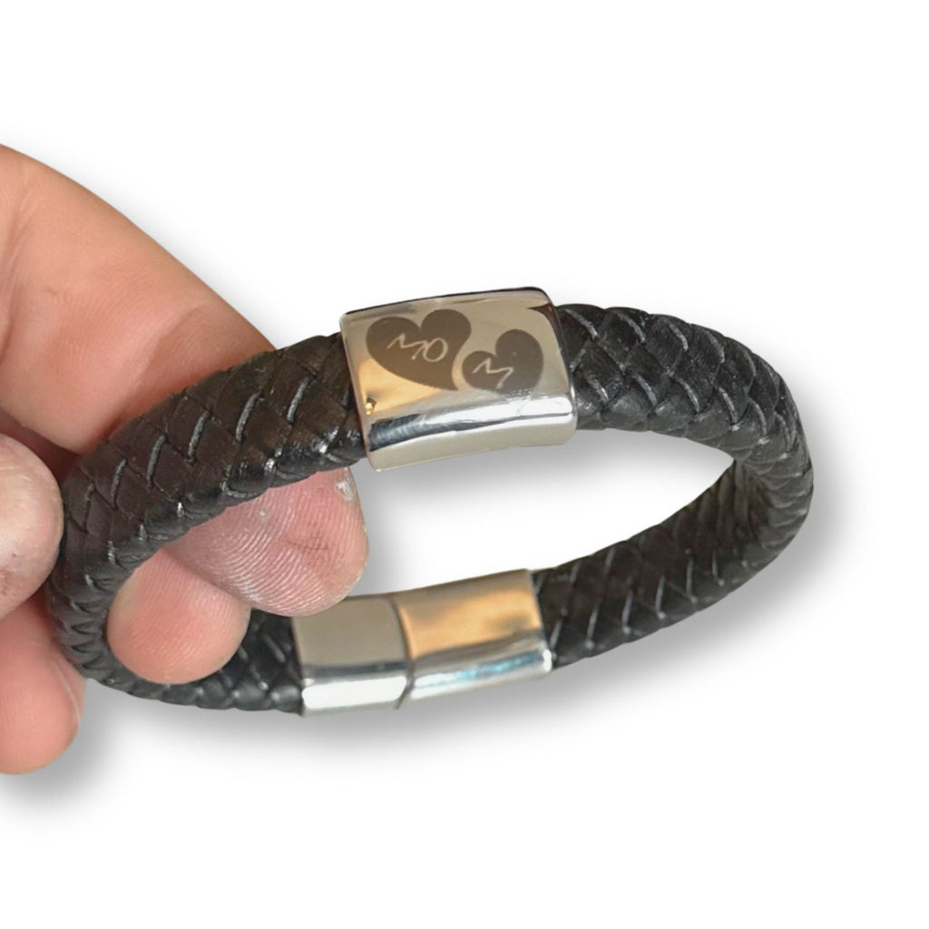 ’Mom’ hjärtarmband i läder – 12 mm svart läder för mamma