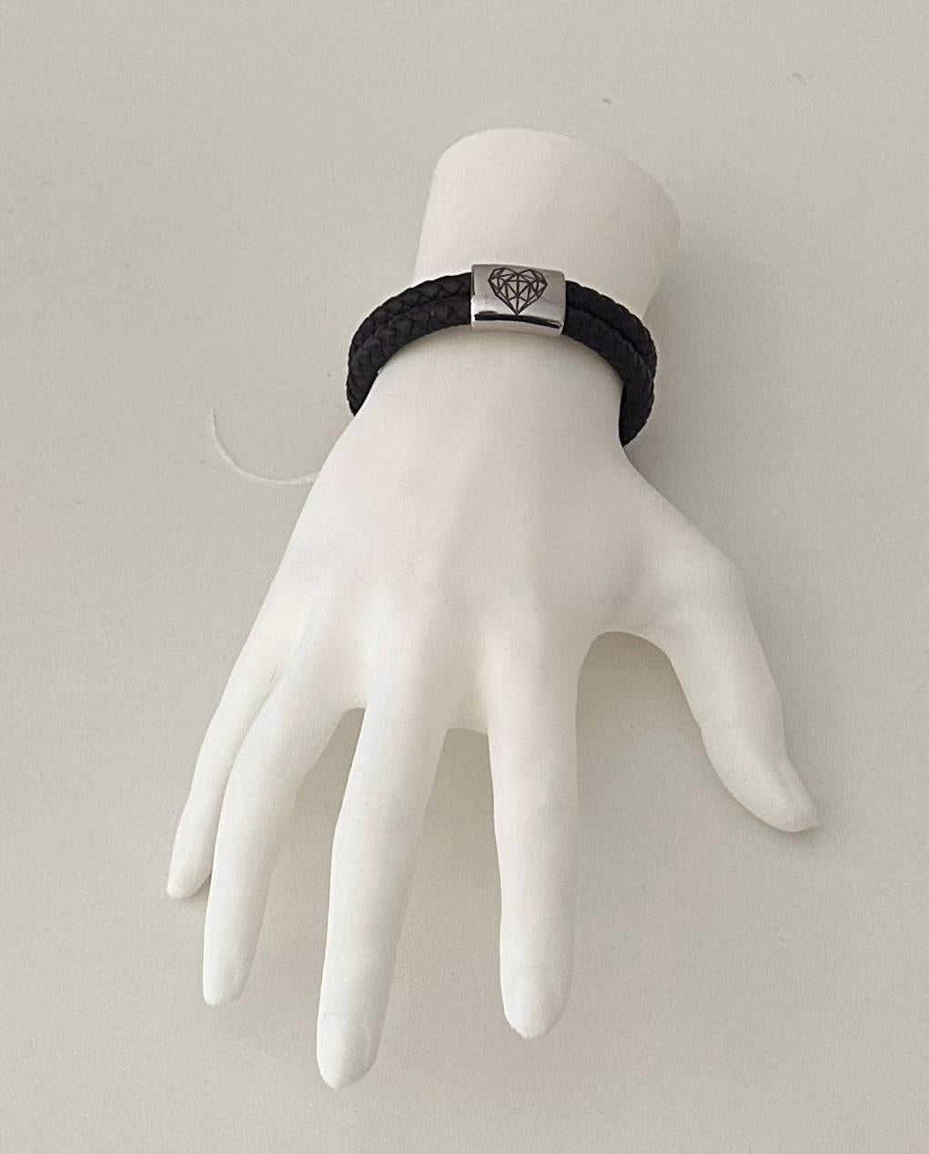 Armband i läder och stål – med hjärta i low poly stil