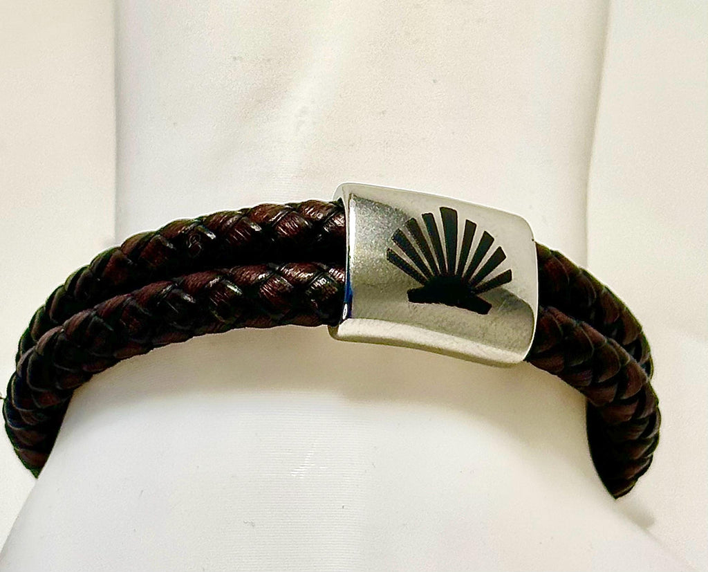 Camino de Santiago rustikt läderarmband – snäckskal pilgrimsmussla