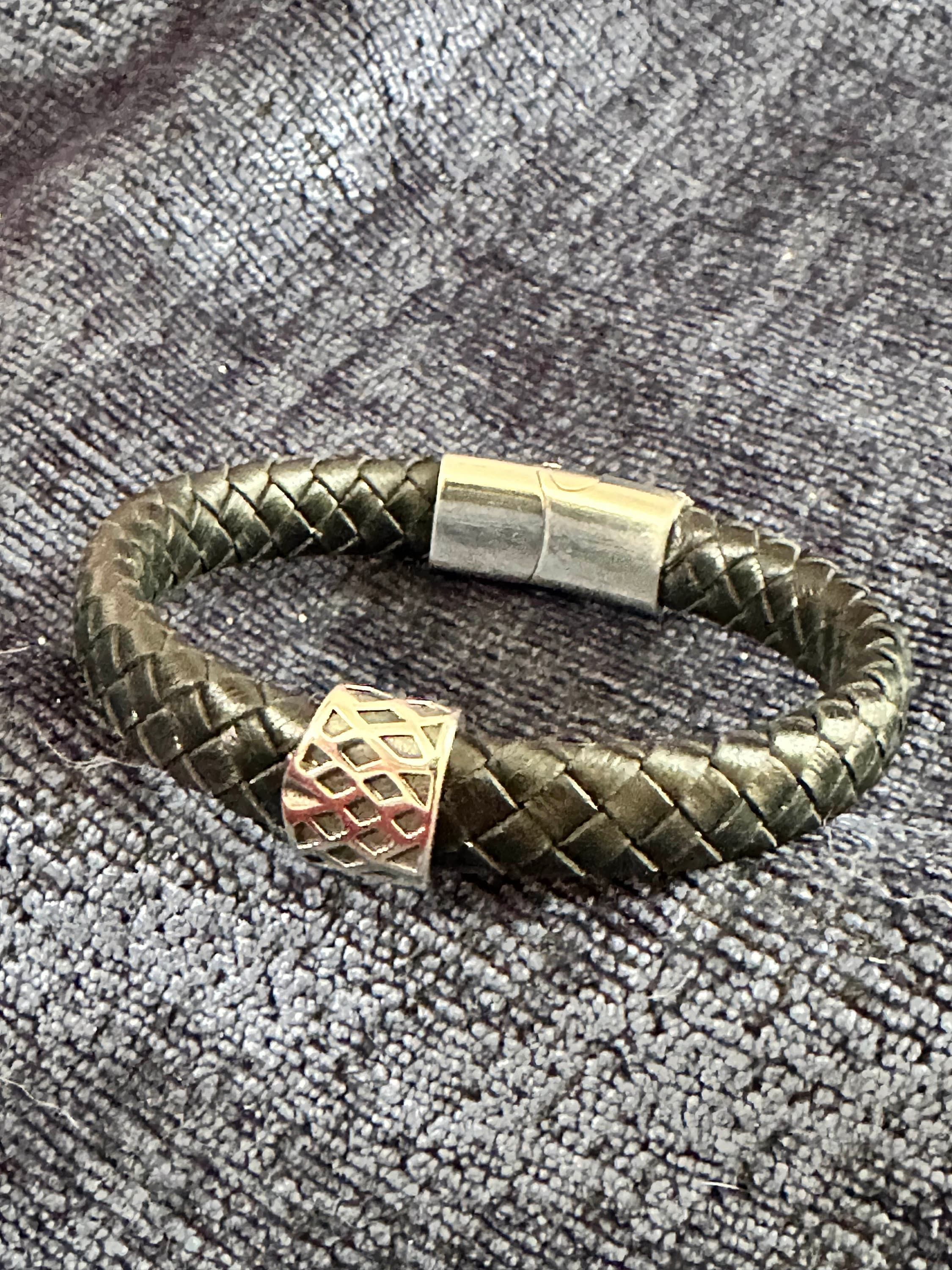 Step into Style with our Flat Braided Leather Bracelet for Men - Trendy and Timeless Wristwear, Handcrafted for Fashion-Forward Individuals