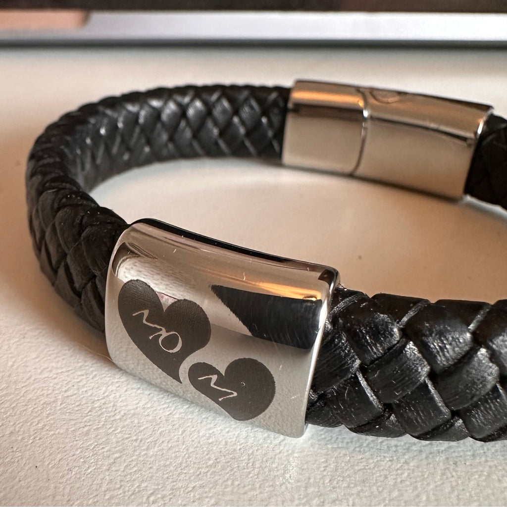 ’Mom’ hjärtarmband i läder – 12 mm svart läder för mamma
