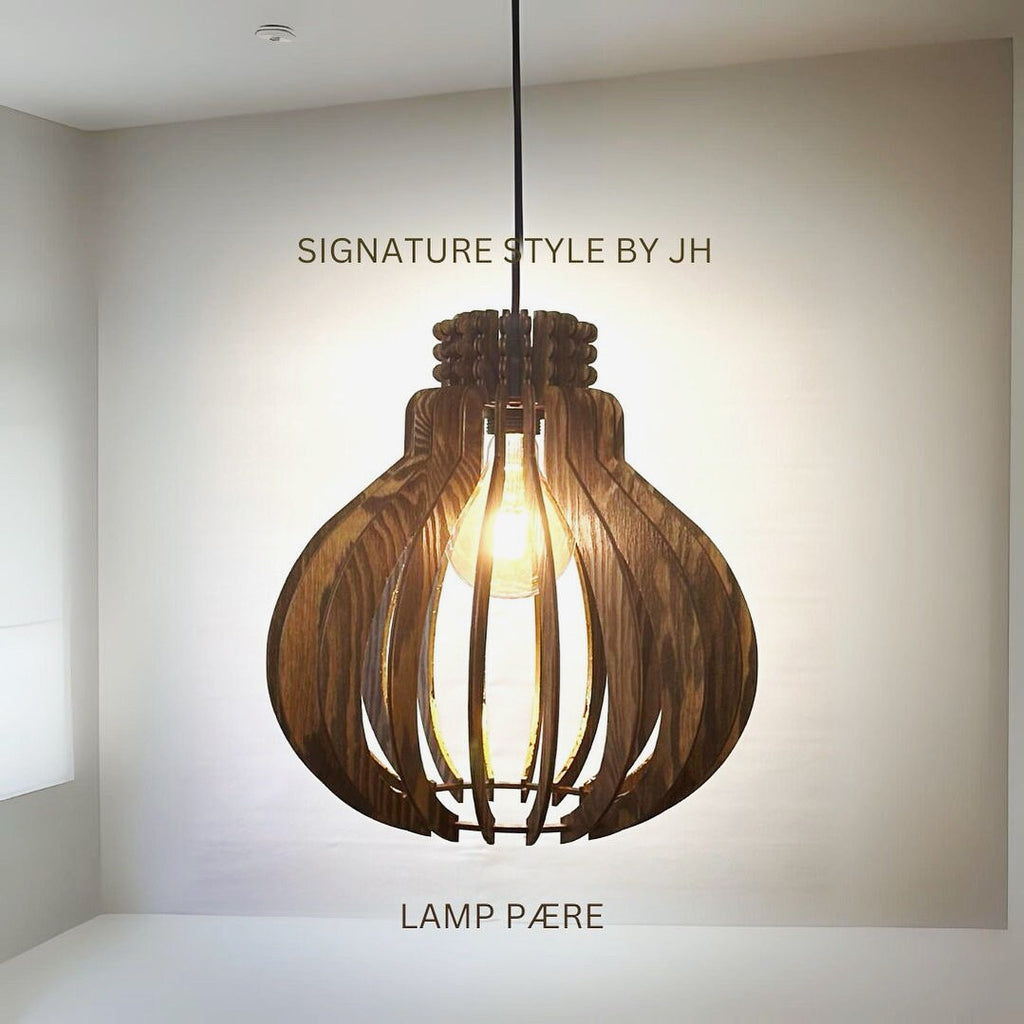 Hänglampa – Pære i trä med bladguld för matsal eller vardagsrum