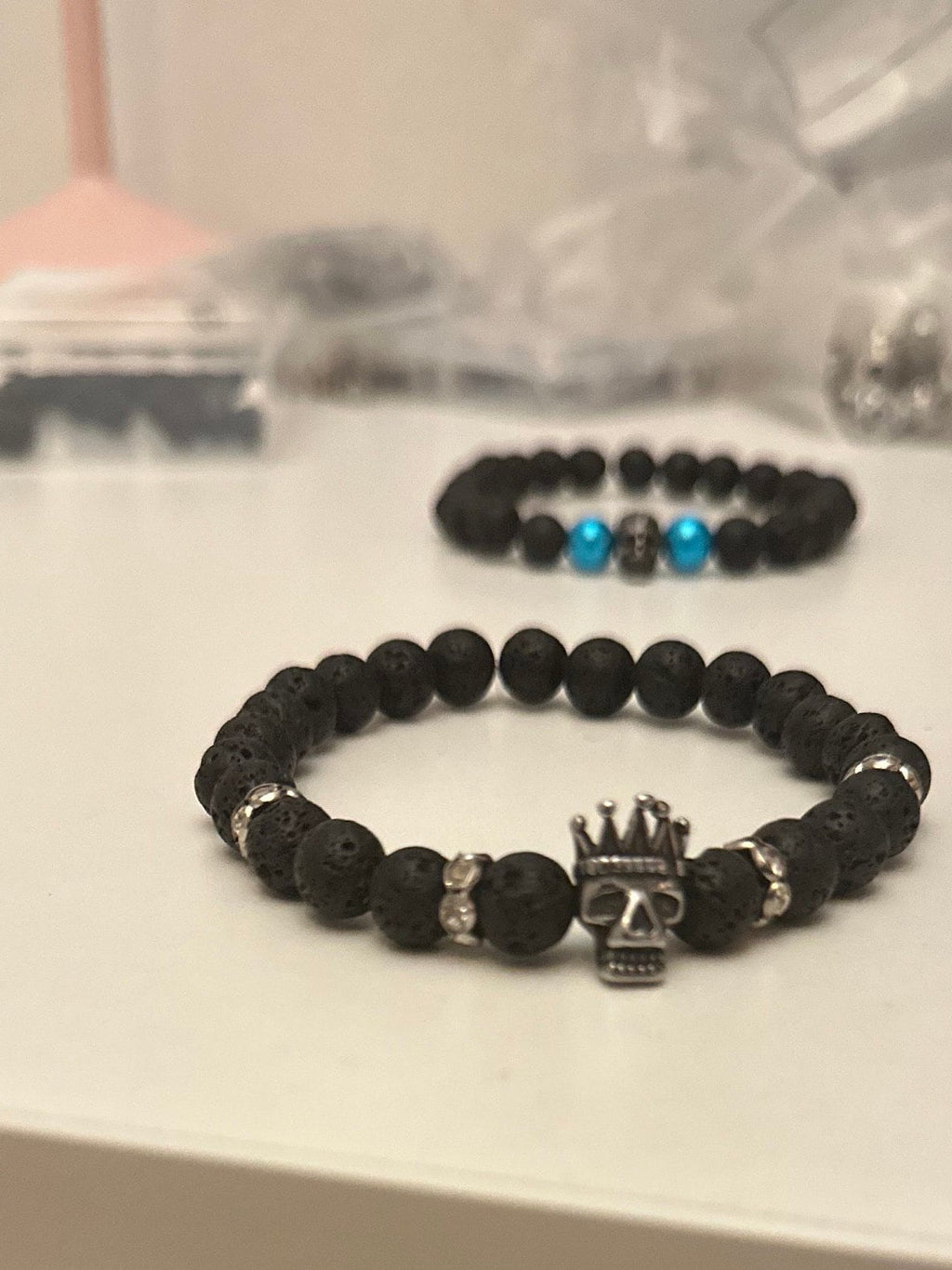 Pärlarmband lavasten och dödskalle med kungakrona – herr