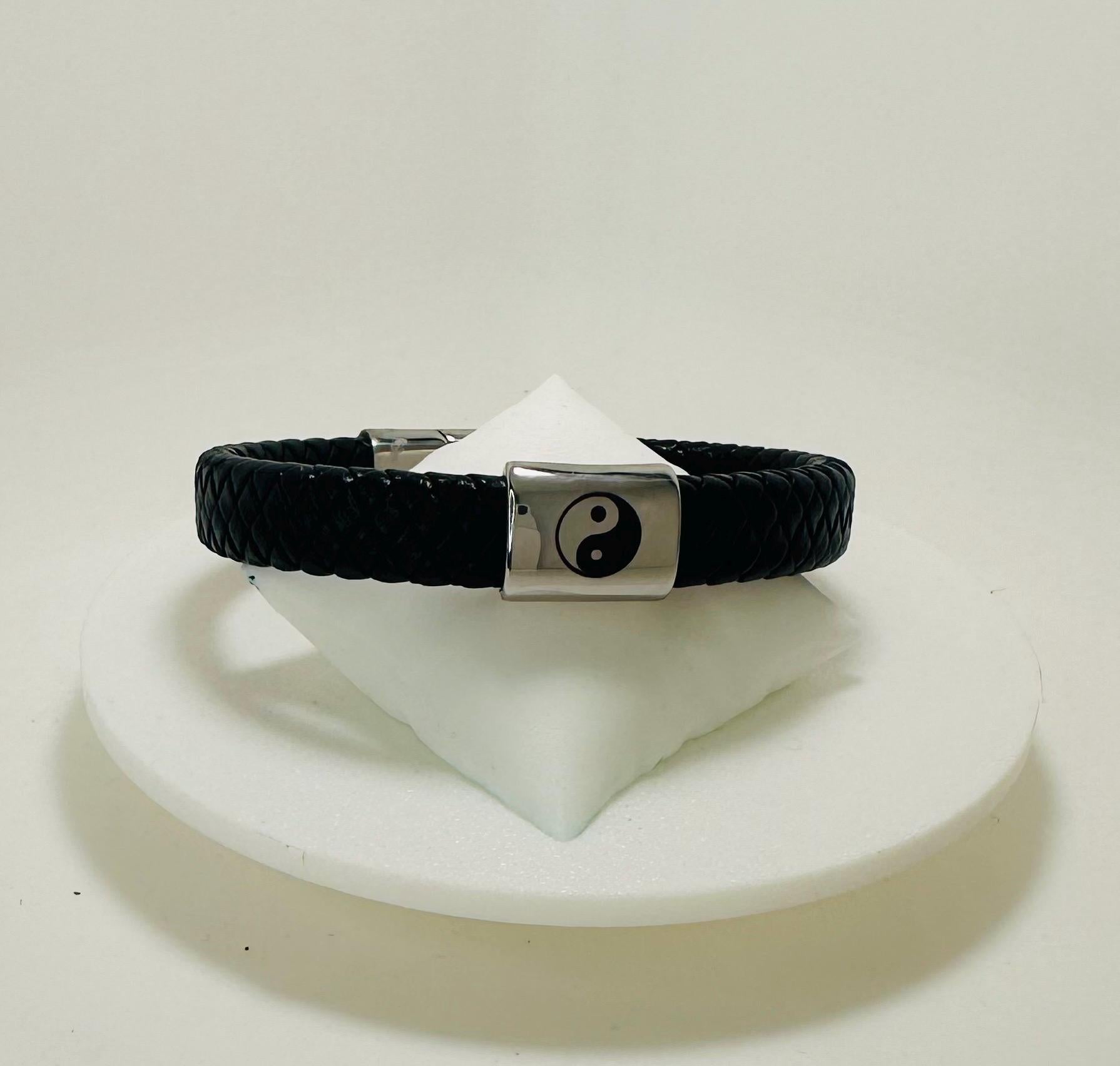 Yin & Yang läderarmband – svart flätat läder, rustik stil