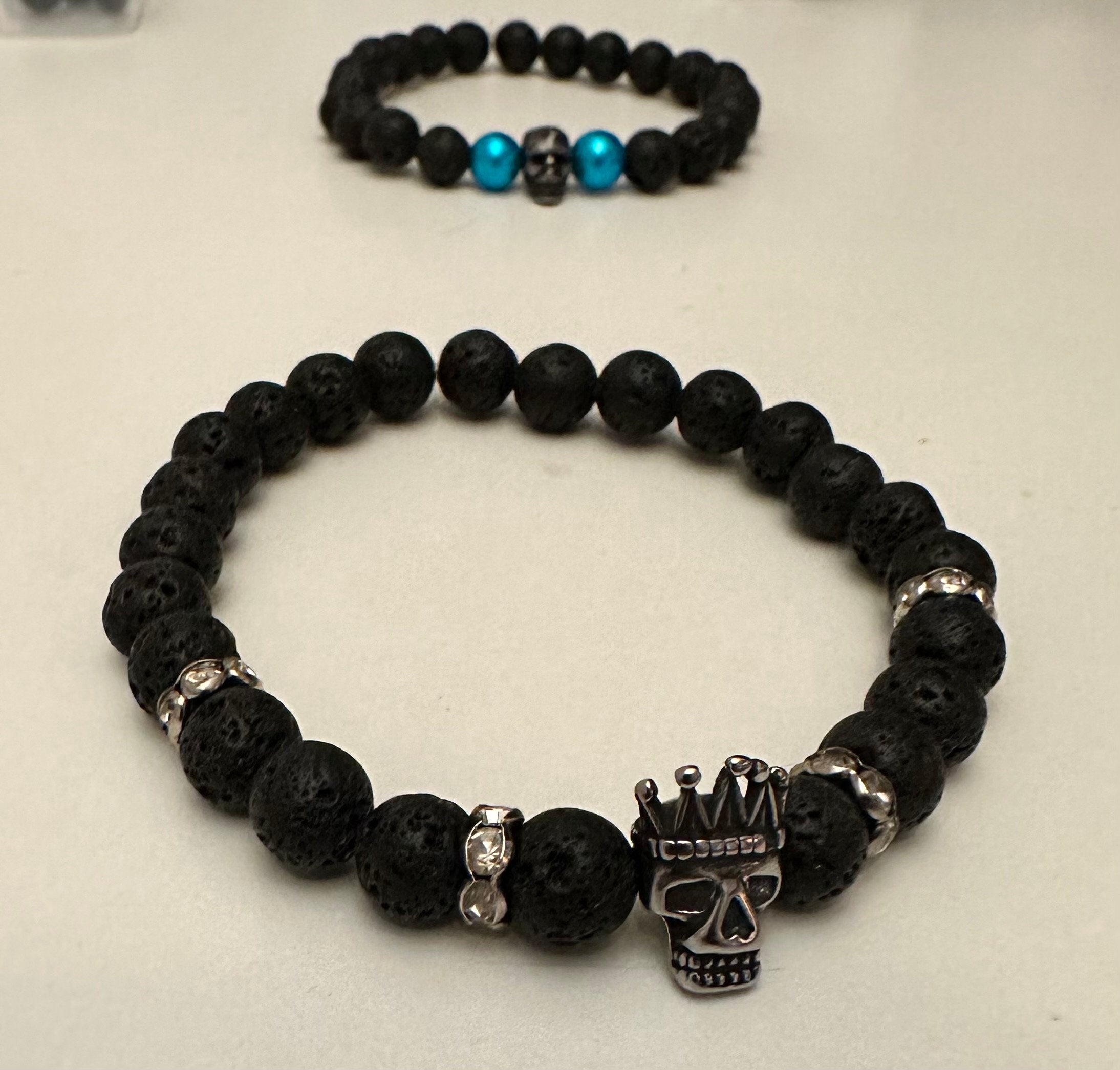 Pärlarmband lavasten och dödskalle med kungakrona – herr