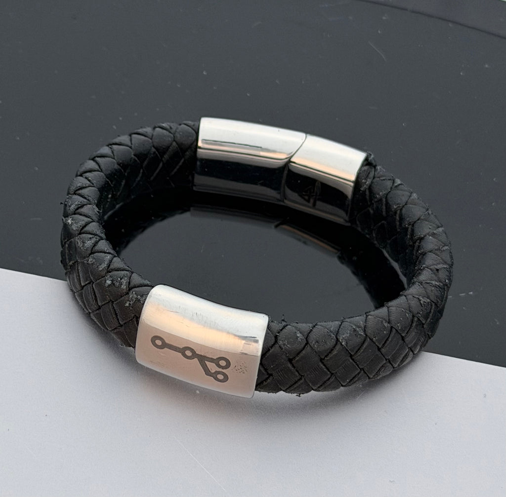 Branch Git-armband i svart flat rem med lasergraverad symbol i rostfritt stål