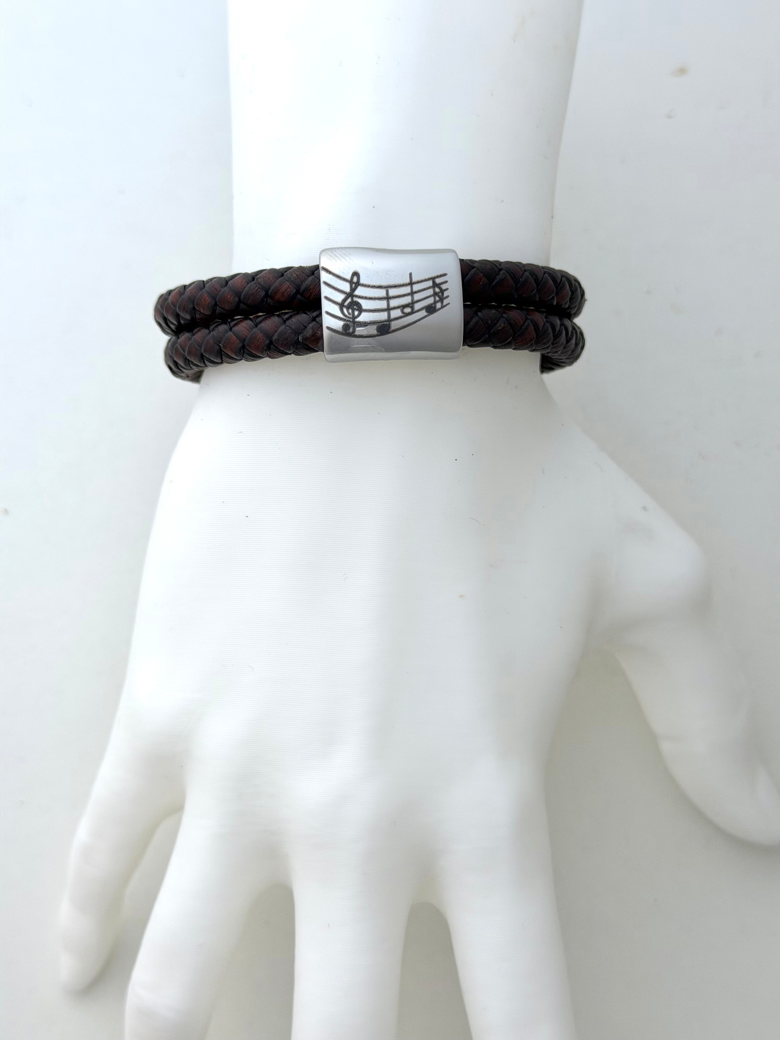 Läderarmband med noter – Musikarmband i flätat läder