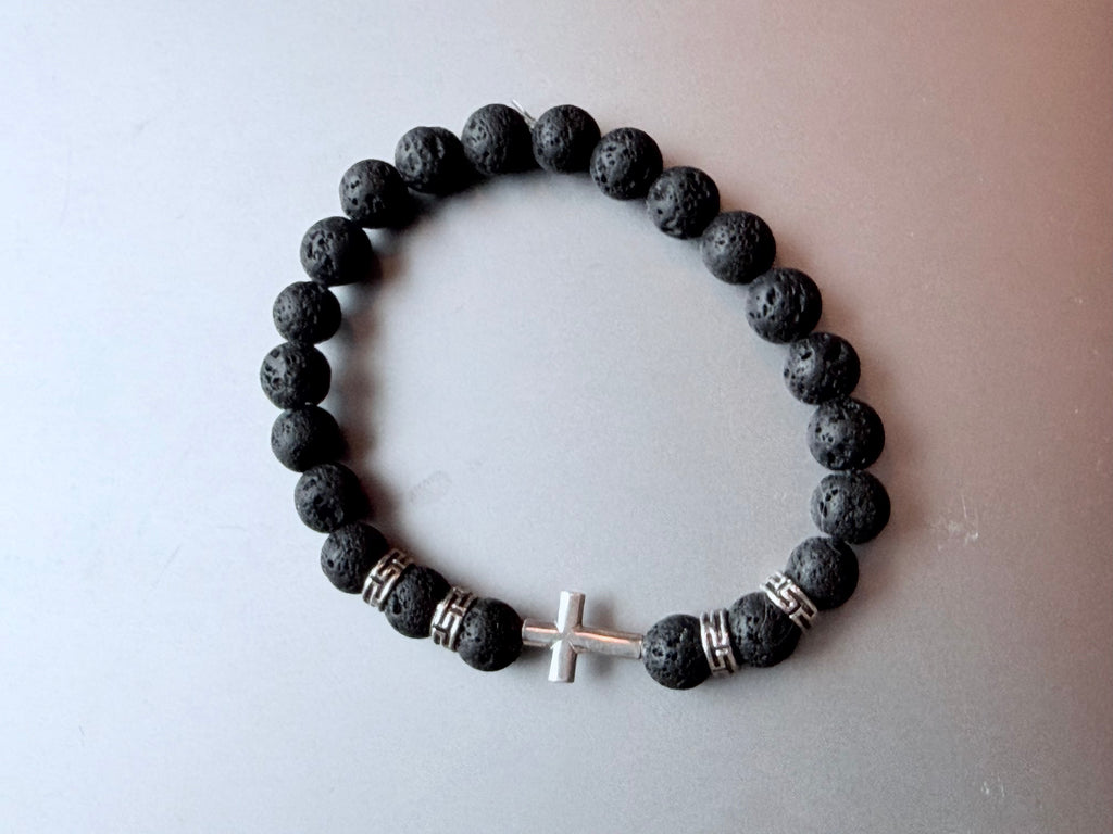 Radbandsarmband i Lavasten med Silverkors – Elastiskt Armband