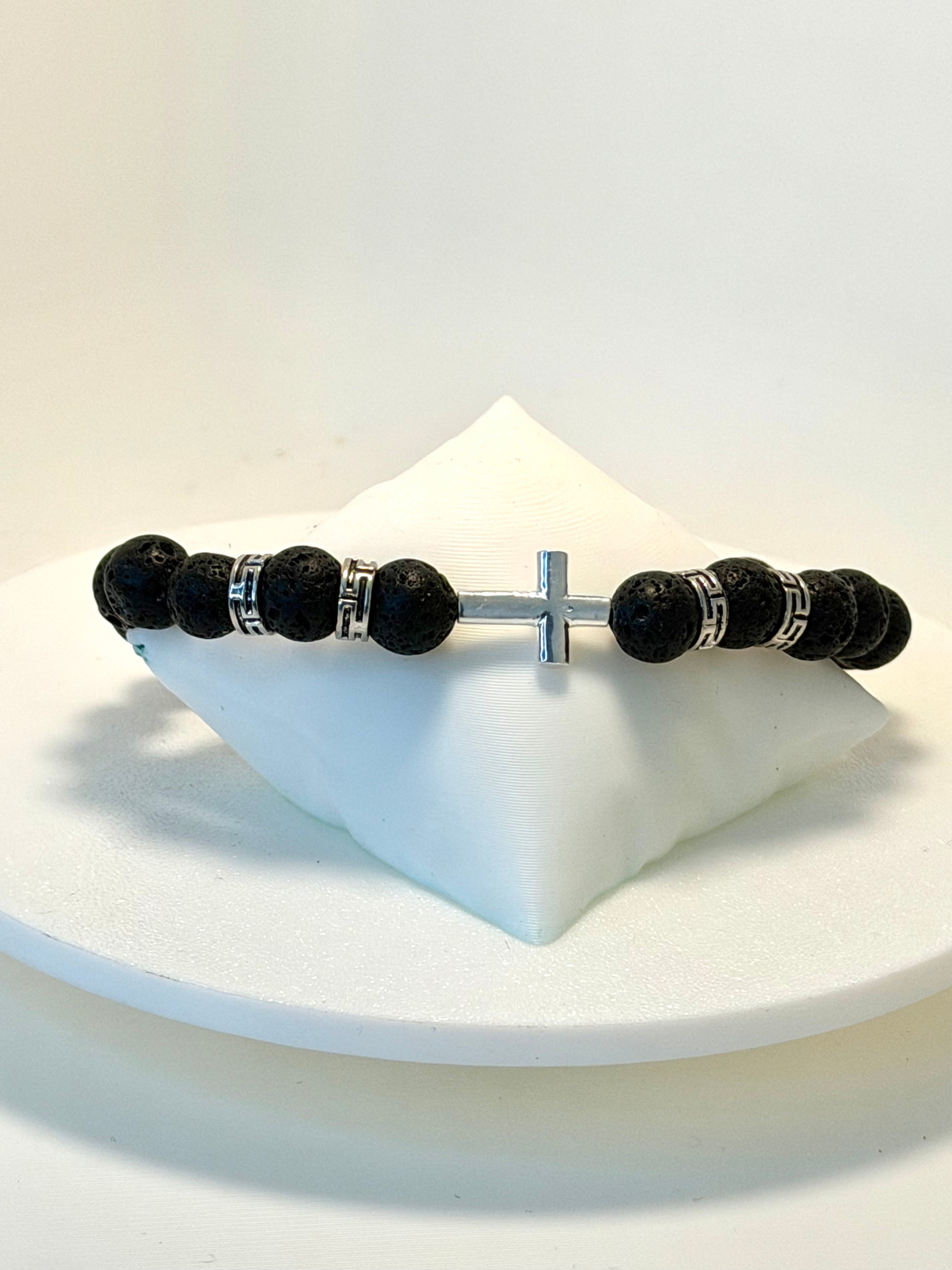 Radbandsarmband i Lavasten med Silverkors – Elastiskt Armband