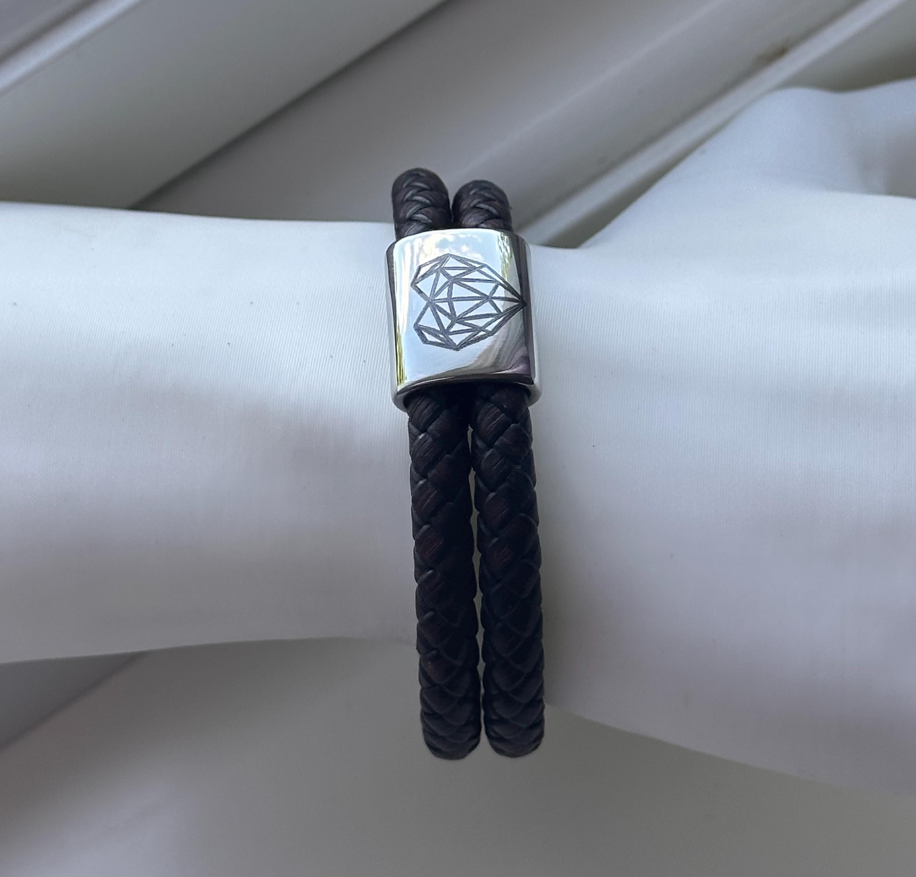 Armband i läder och stål – med hjärta i low poly stil