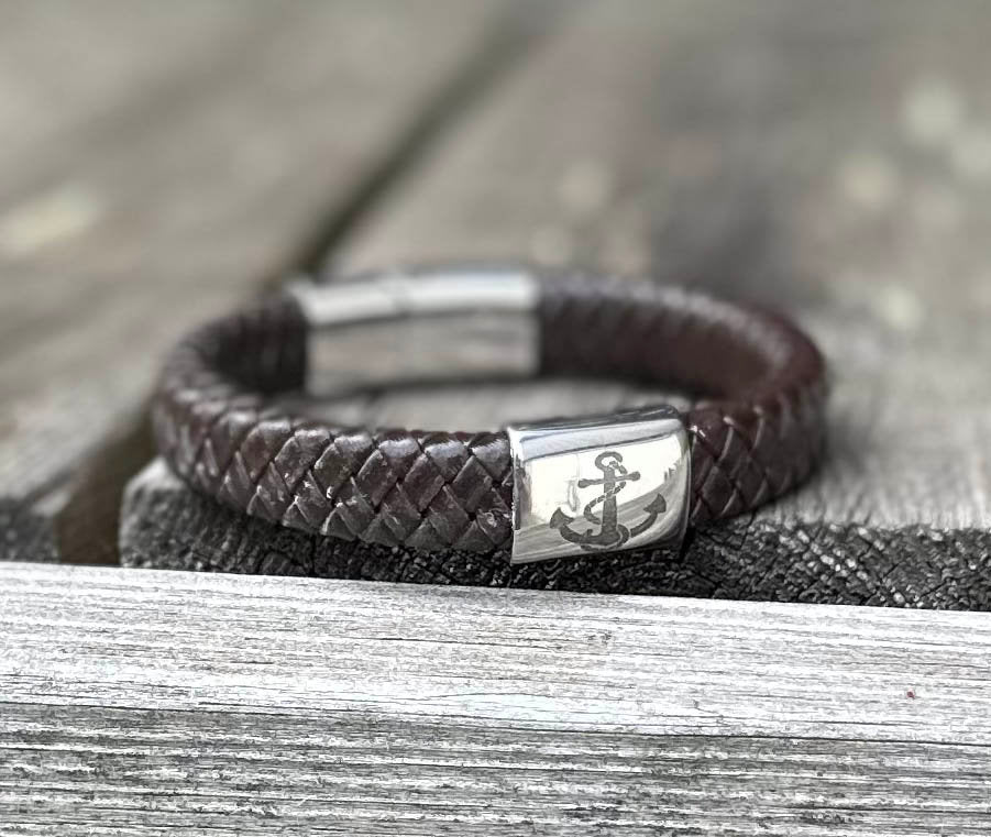 Traditionellt ankararmband för sjömannen, lasergraverat rostrfritt stål och flätat läder