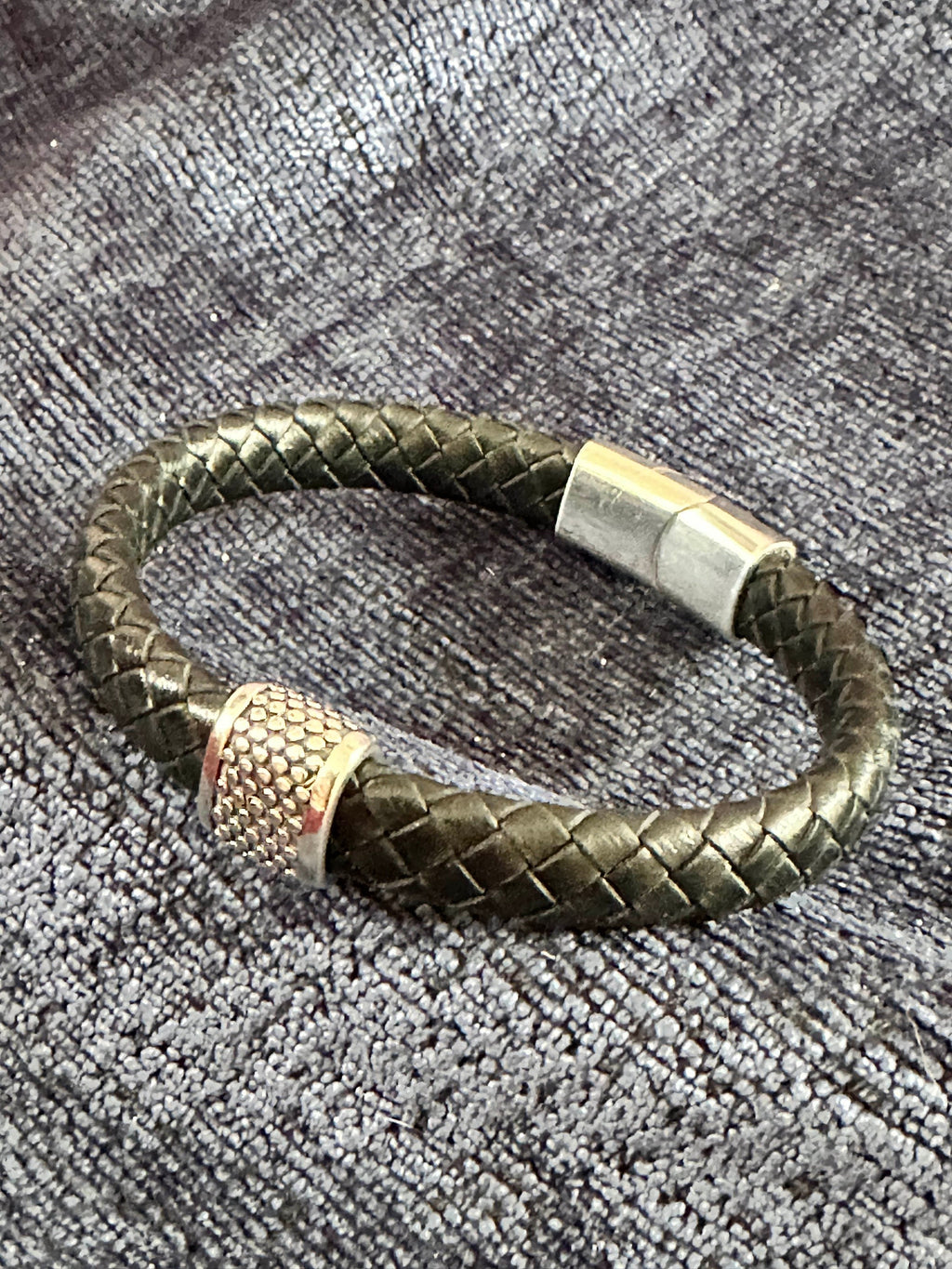 Mens leather braclet, flat braided in black with steel charm and magnetic lock