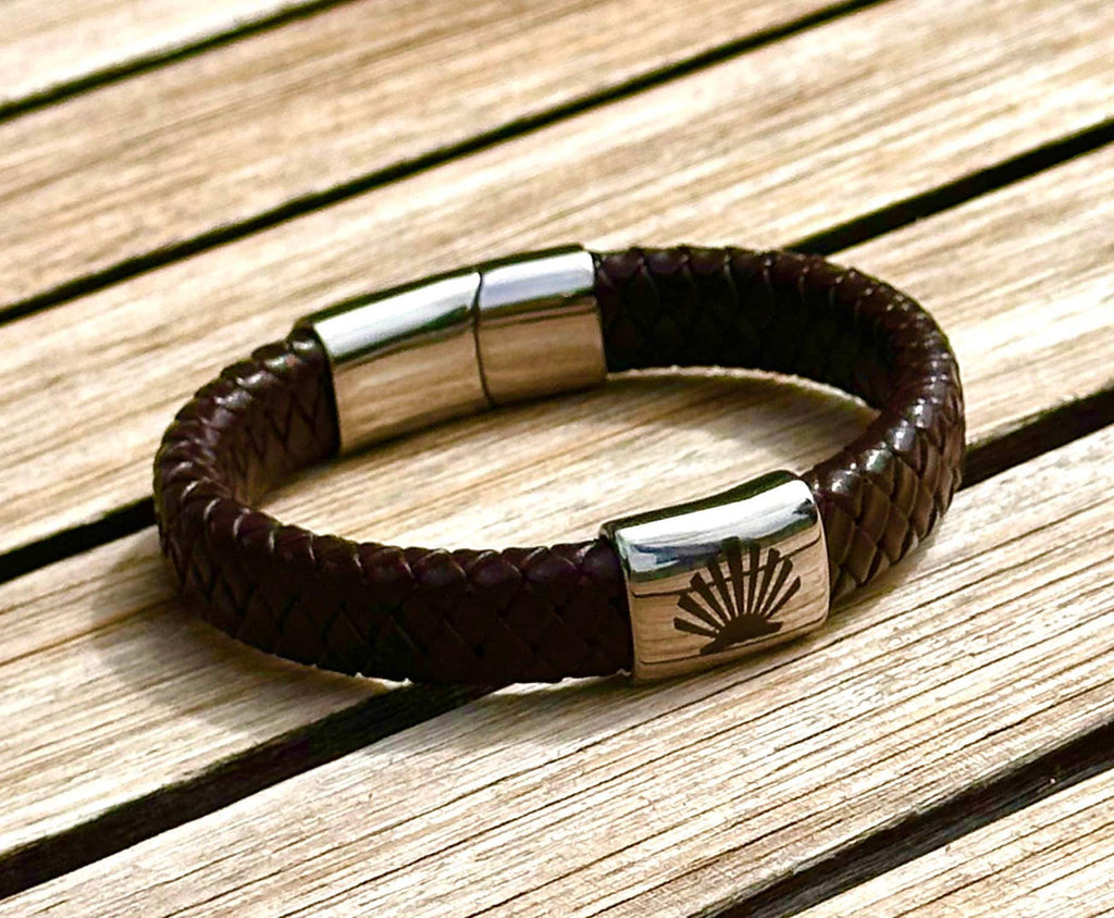 Camino de Santiago läderarmband – pilgrimssnäcka