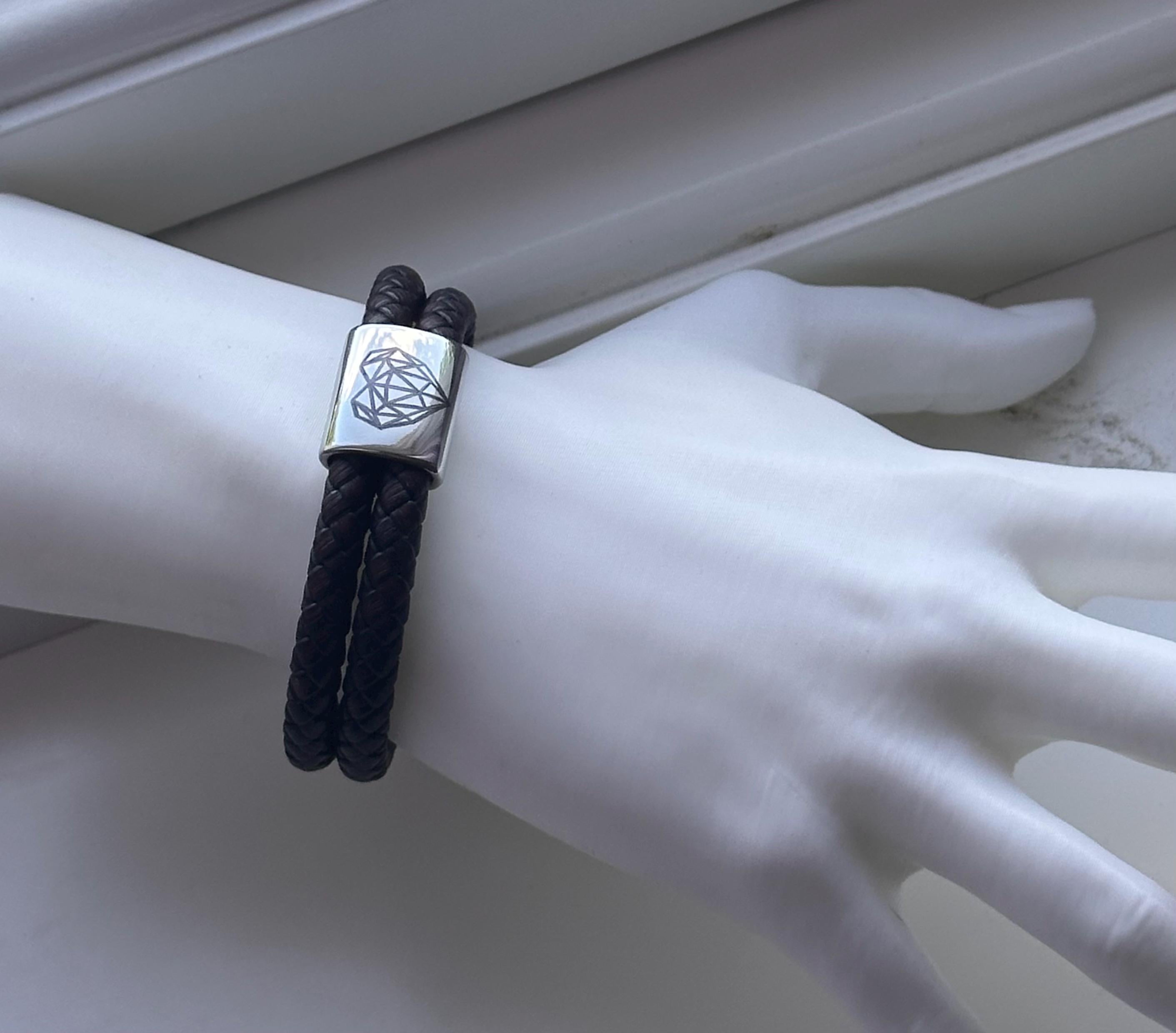 Armband i läder och stål – med hjärta i low poly stil