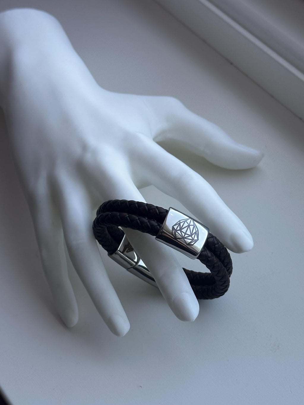 Armband i läder och stål – med hjärta i low poly stil