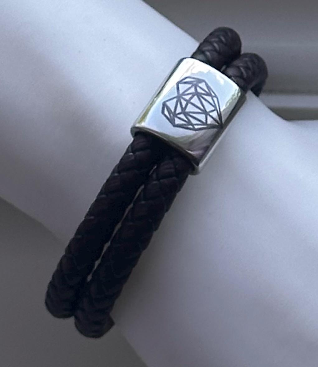 Armband i läder och stål – med hjärta i low poly stil