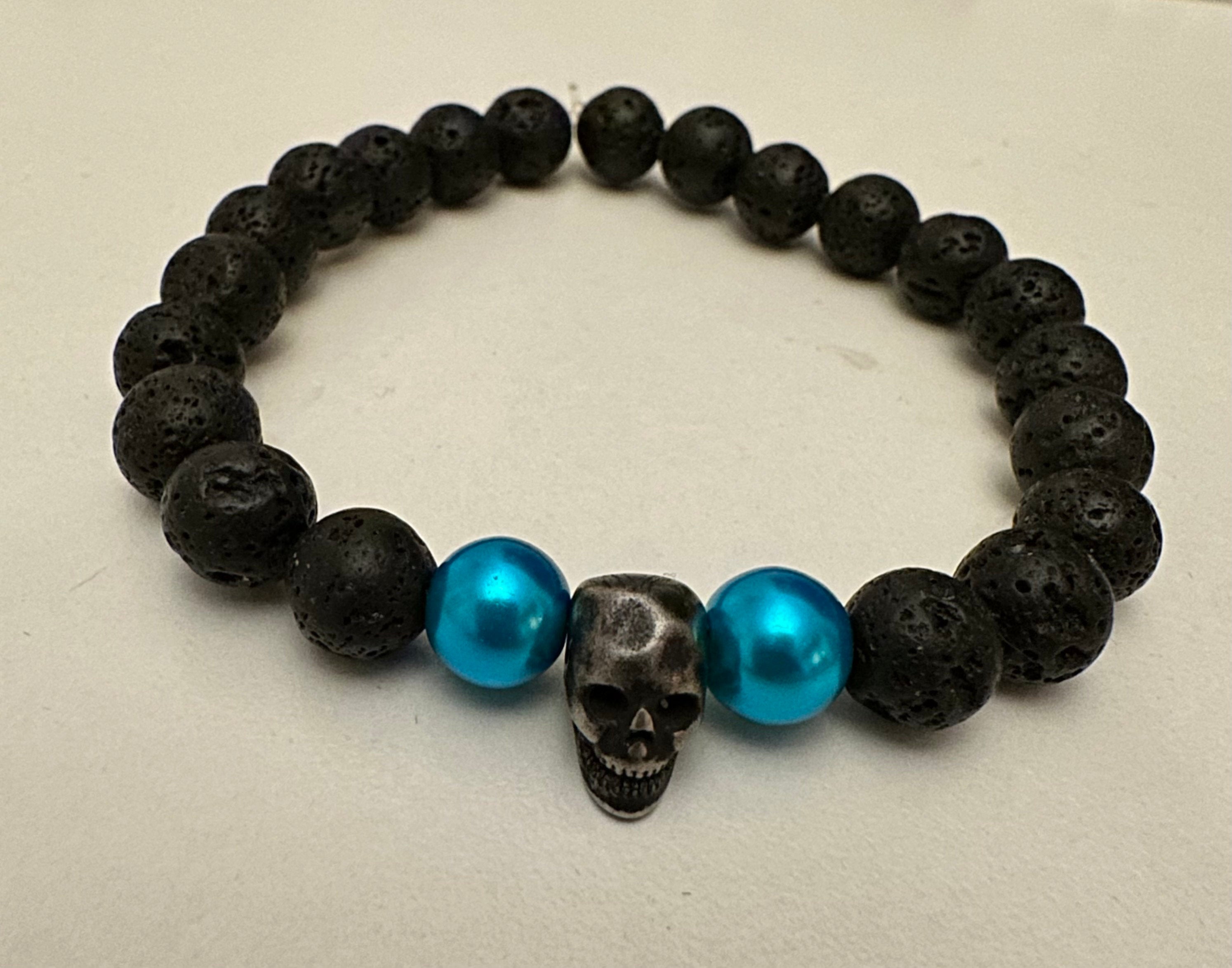 Lavastens‑armband i svart och blått med dödskalle