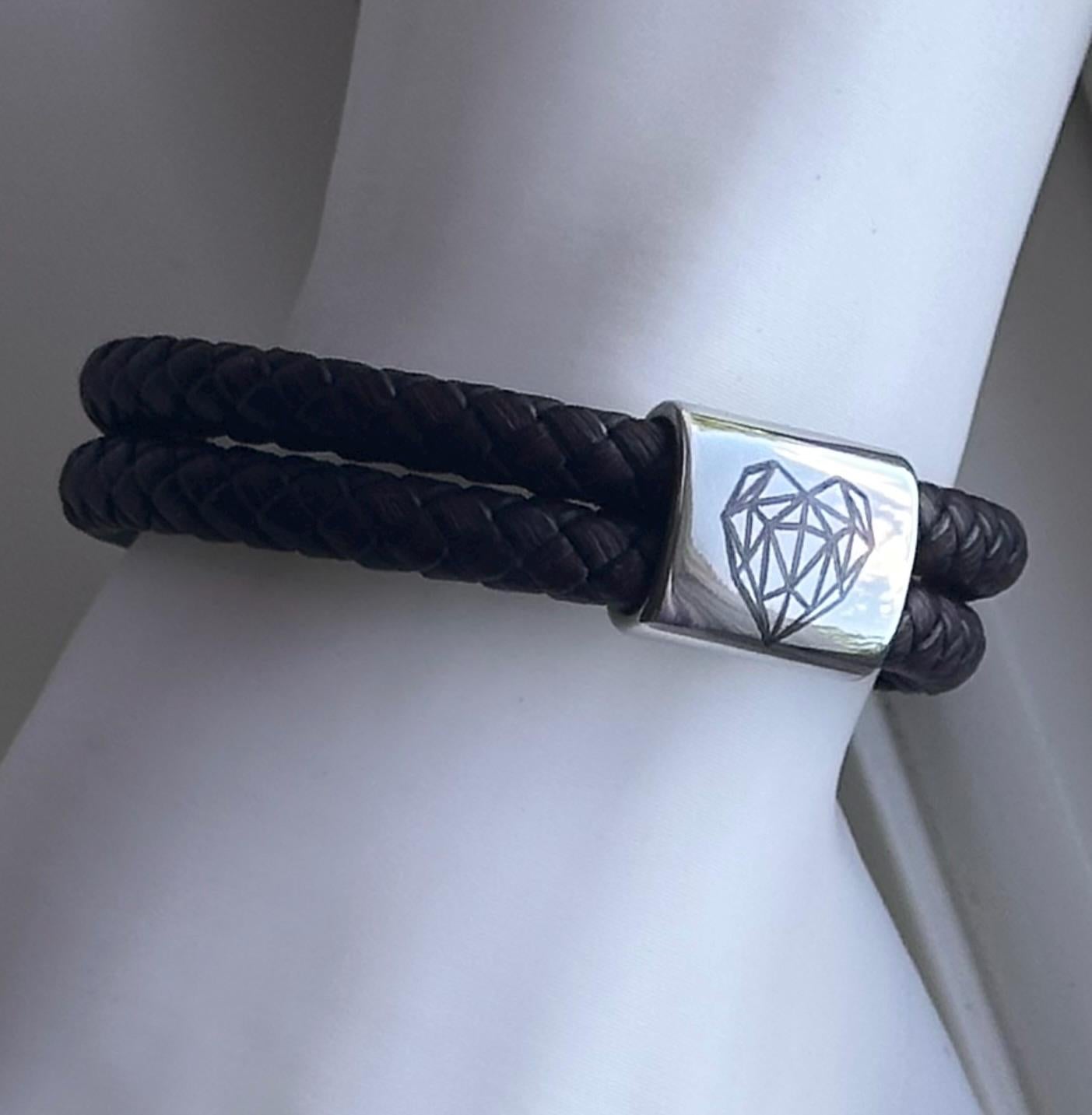 Armband i läder och stål – med hjärta i low poly stil