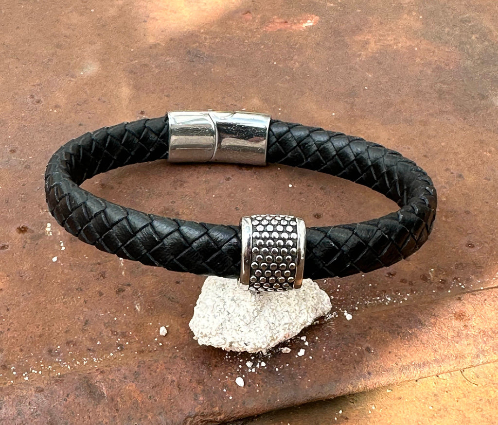 Mens leather braclet, flat braided in black with steel charm and magnetic lock