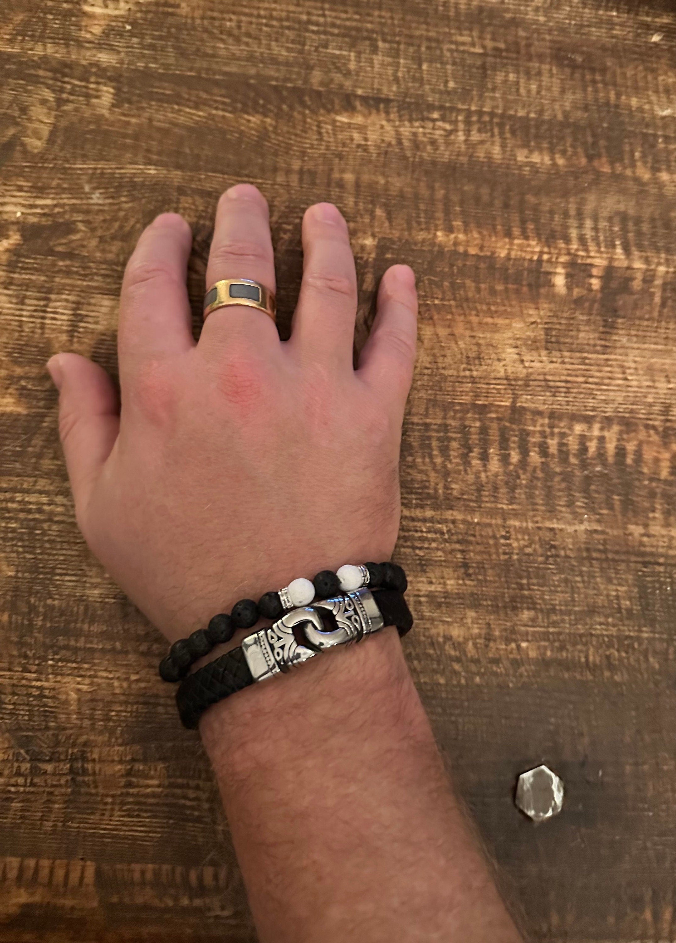 Lavarock beaded bracelet in black and white - Modern monochrome jewelry, Trendy bicolor accessory for men and women - Fashion piece