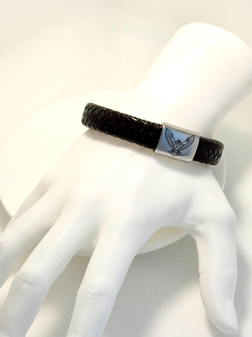 Läderarmband nordisk mytologi, Örn – En symbol för visdom och frihet