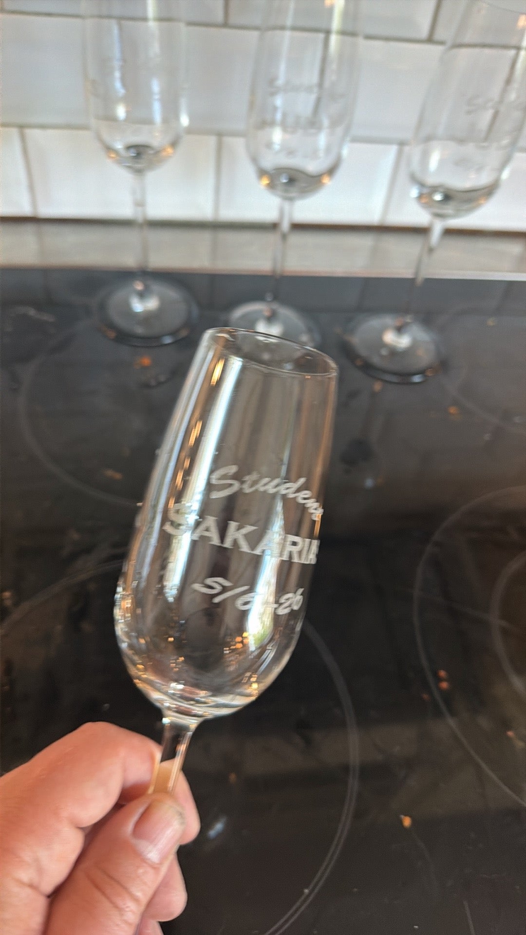 Champagneglas med personlig gravyr som studentpresent